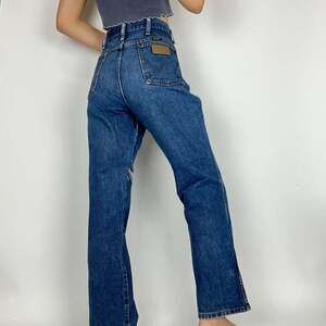 Wrangler Women's Blue and Navy Jeans